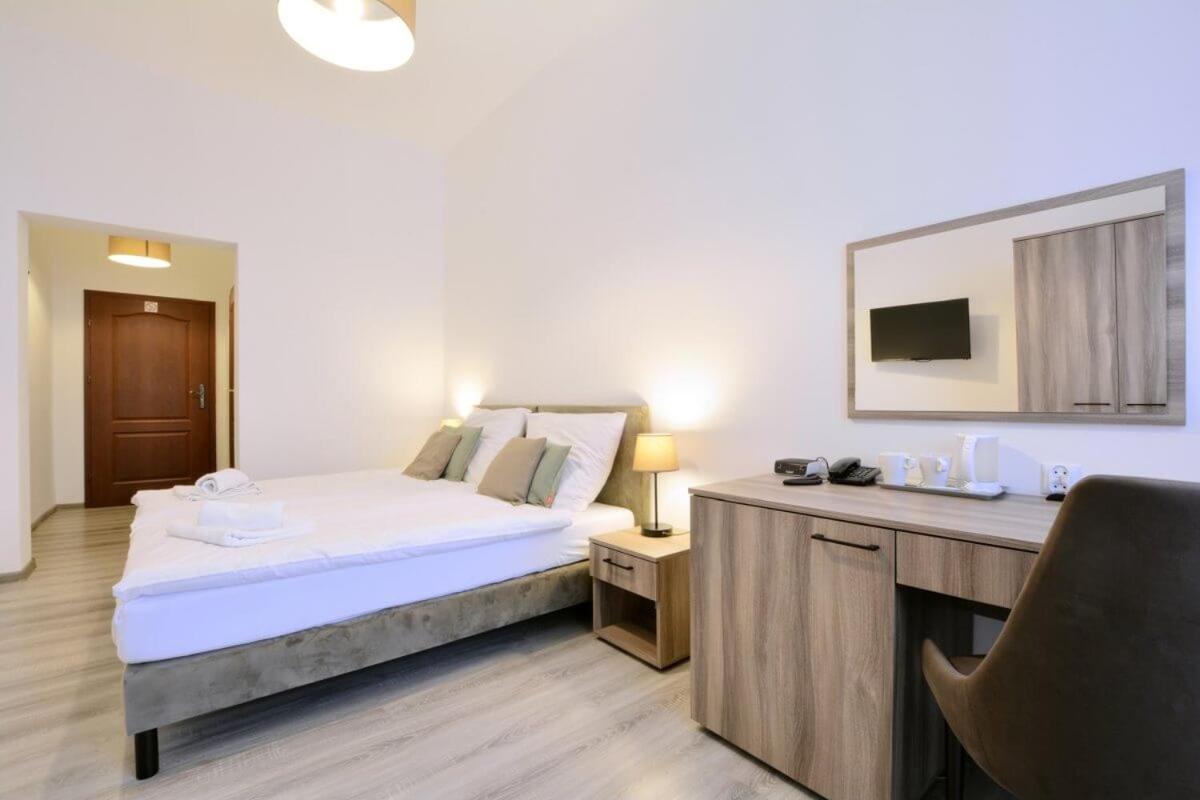Hotel Krysztal Świeradów-Zdrój Buitenkant foto